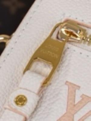 wholesale quality louis vuitton m14977 pochette metis mm